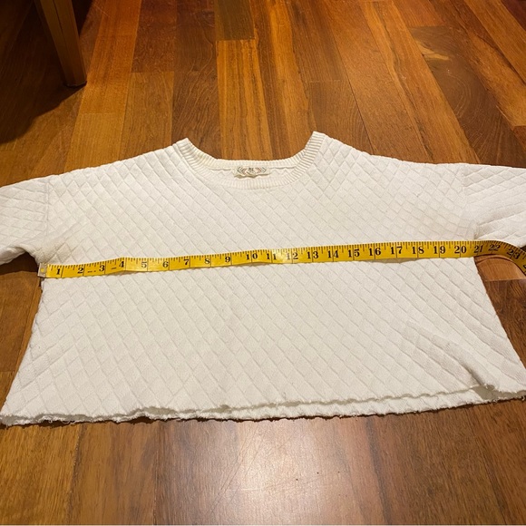 Cropped White Sweater - Picture 6 of 10